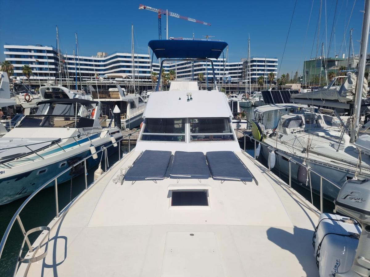 Beautiful And Comfy Boat In Barcelona With Boat Tour Option Hotel Exterior photo
