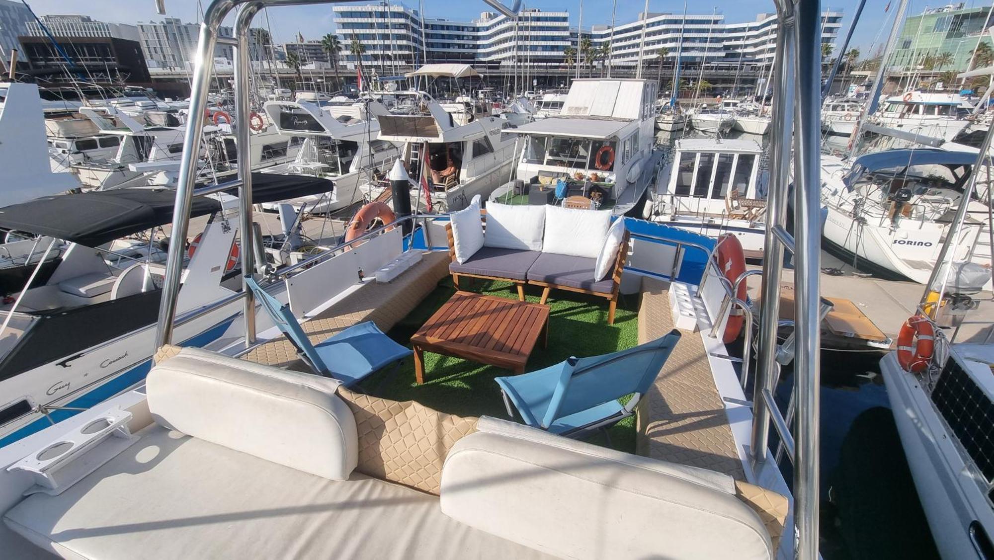 Beautiful And Comfy Boat In Barcelona With Boat Tour Option Hotel Exterior photo