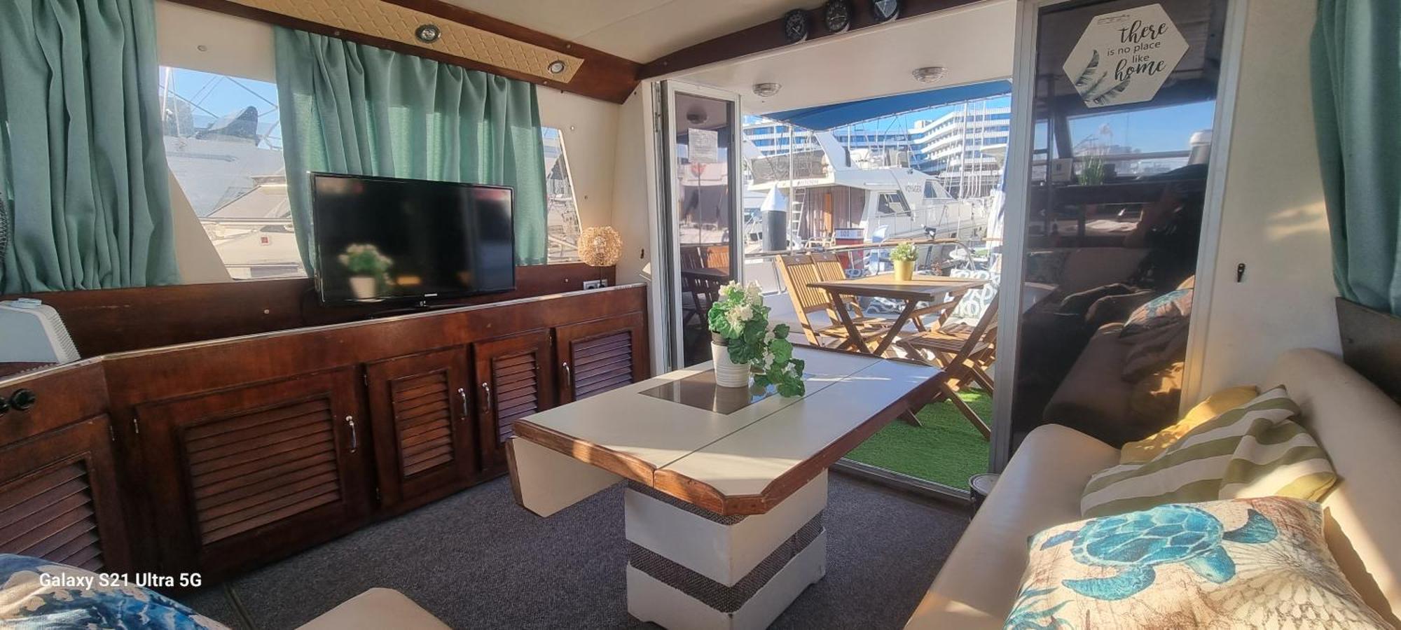 Beautiful And Comfy Boat In Barcelona With Boat Tour Option Hotel Exterior photo
