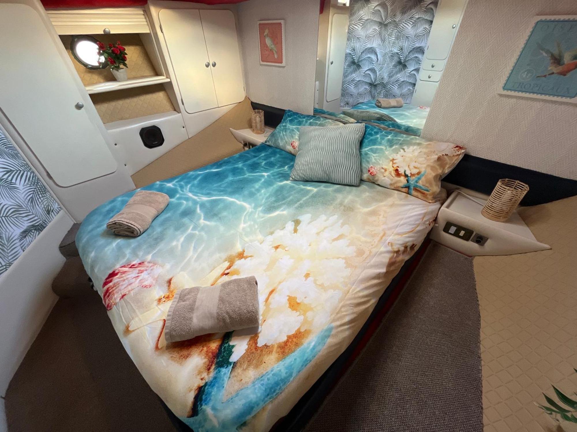 Beautiful And Comfy Boat In Barcelona With Boat Tour Option Hotel Exterior photo