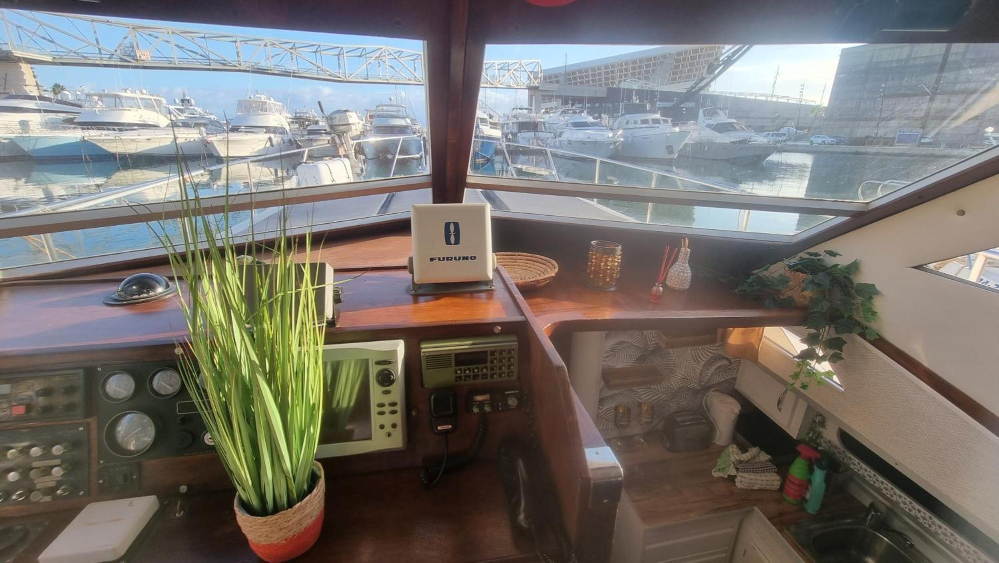 Beautiful And Comfy Boat In Barcelona With Boat Tour Option Hotel Exterior photo